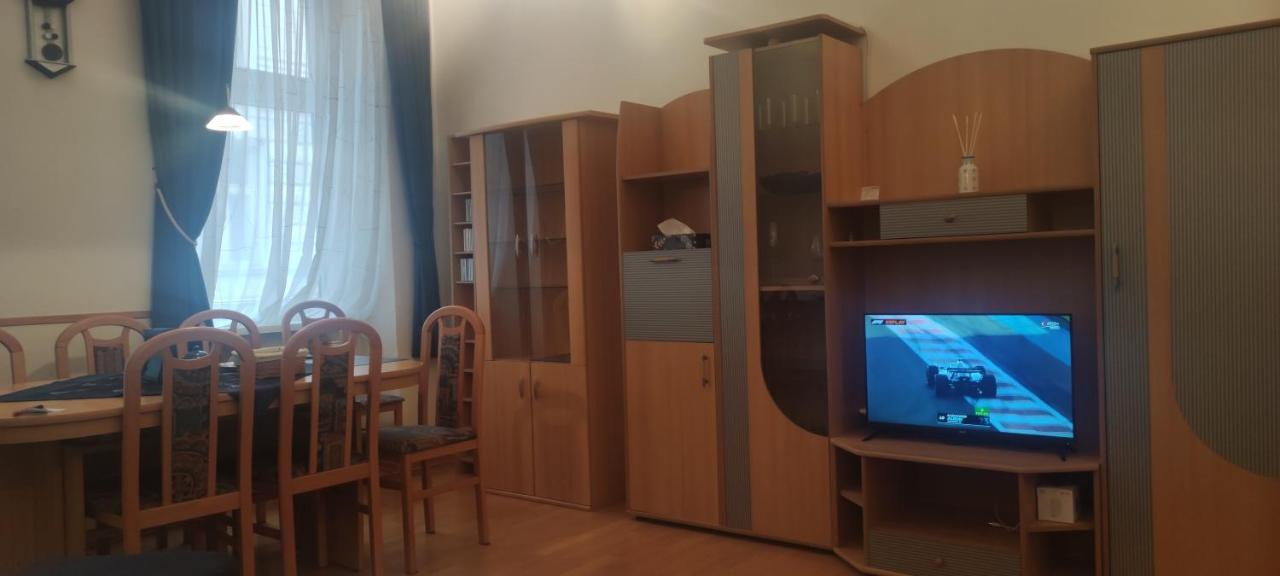 2-Room Appartment Near Westbahnhof Vienna Esterno foto